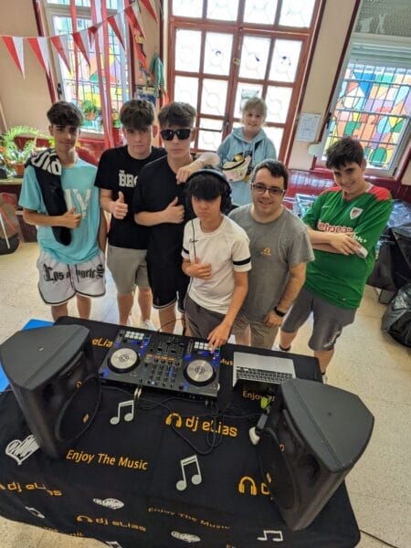 Taller Dj en el colegio Antonio Trueba de Portugalete 2 Alumnos del taller dj